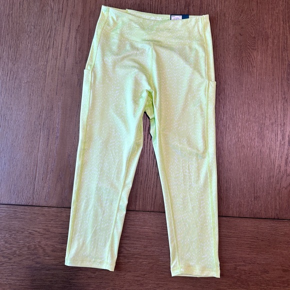 tek gear Pants - Tek Gear High-Rise Pocket Capri Leggings Size Medium Light Green